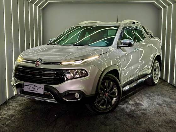 FIAT TORO 2.0 16V TURBO DIESEL RANCH 4WD AT9 FIAT TORO 2.0 16V TURBO DIESEL RANCH 4WD AT9
